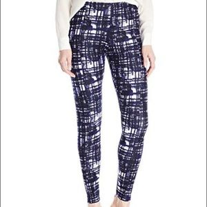Lyssé Graffiti Plaid Tummy Control Leggings